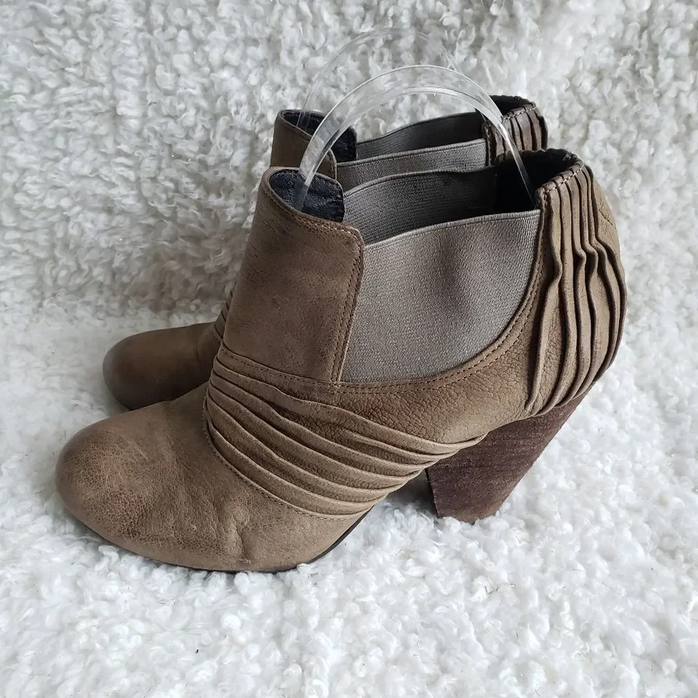 Vince Camuto Brown Ruched Leather Ankle Boots‎ sz 6